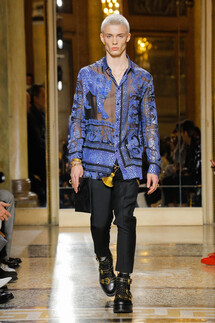 Versace  FALL 2018 MENSWEAR Milan MFW коллекция Версаче осень 2018 мужская неделя моды в Милане Mainstyles